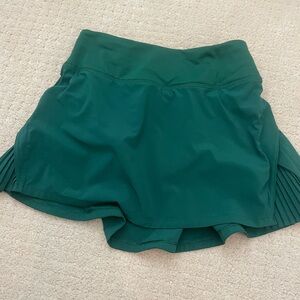 Lululemon play off the pleats mid rise skirt